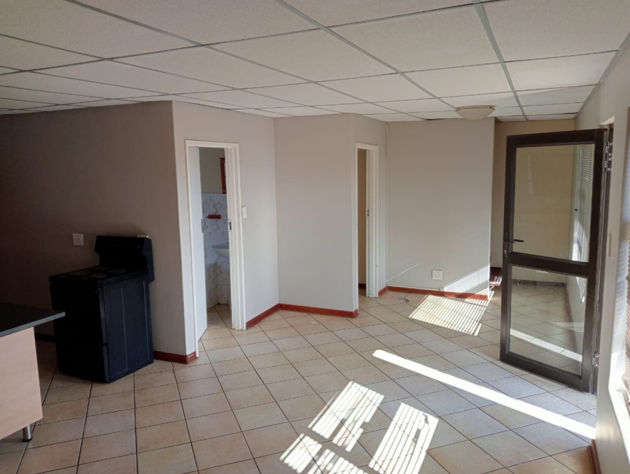 To Let 4 Bedroom Property for Rent in Langenhovenpark Free State